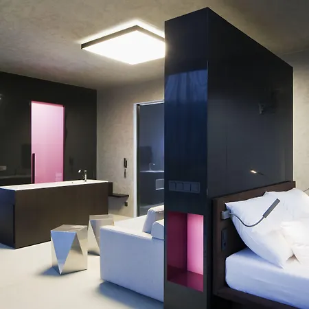 Miura Art Hotel 4*