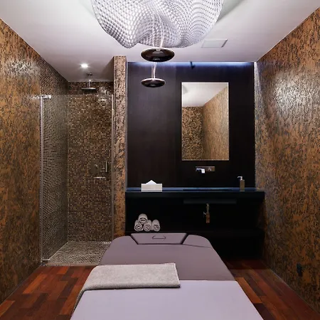 Miura Art Hotel