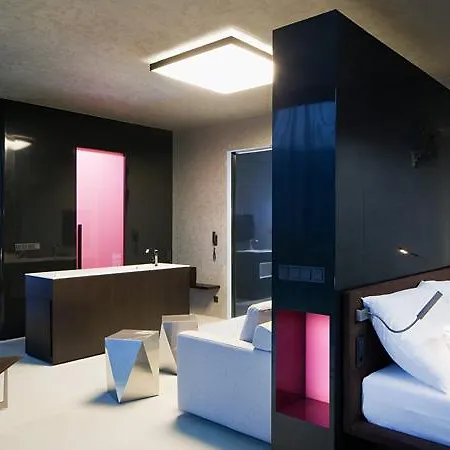 Miura Art Hotel 4*